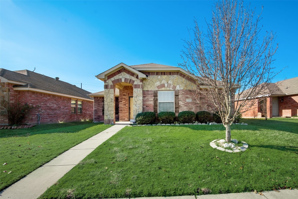 1808 Pioneer Way Lancaster TX 75146