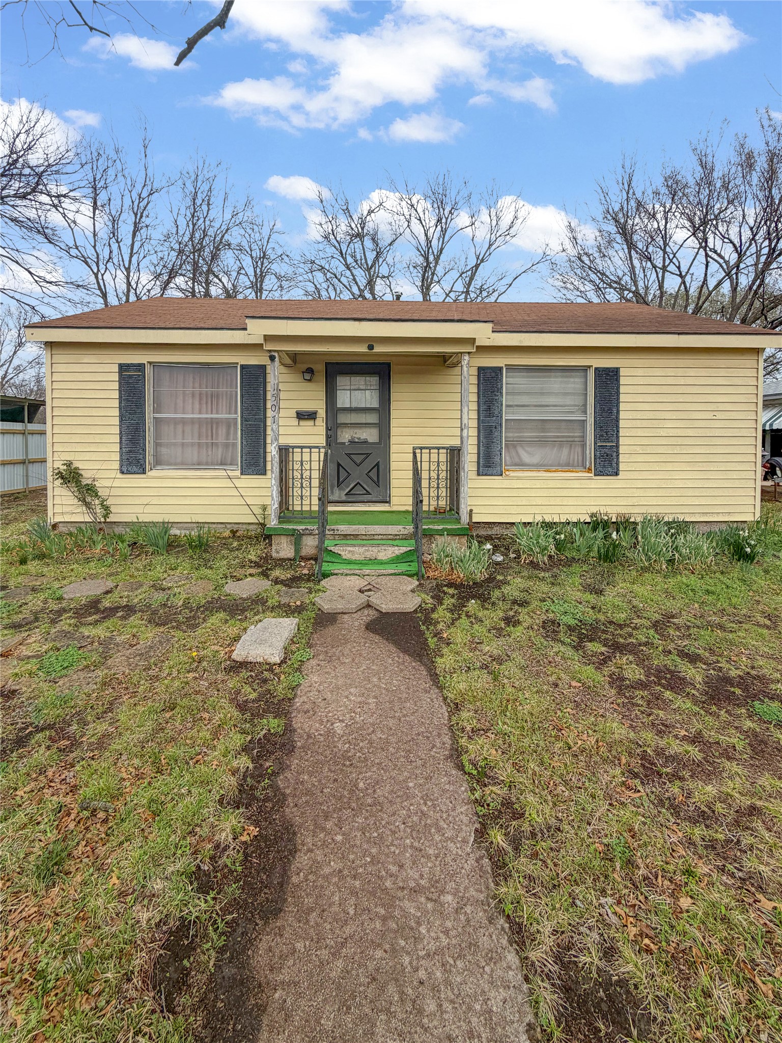 1507 E Tennie Street Gainesville TX 76240