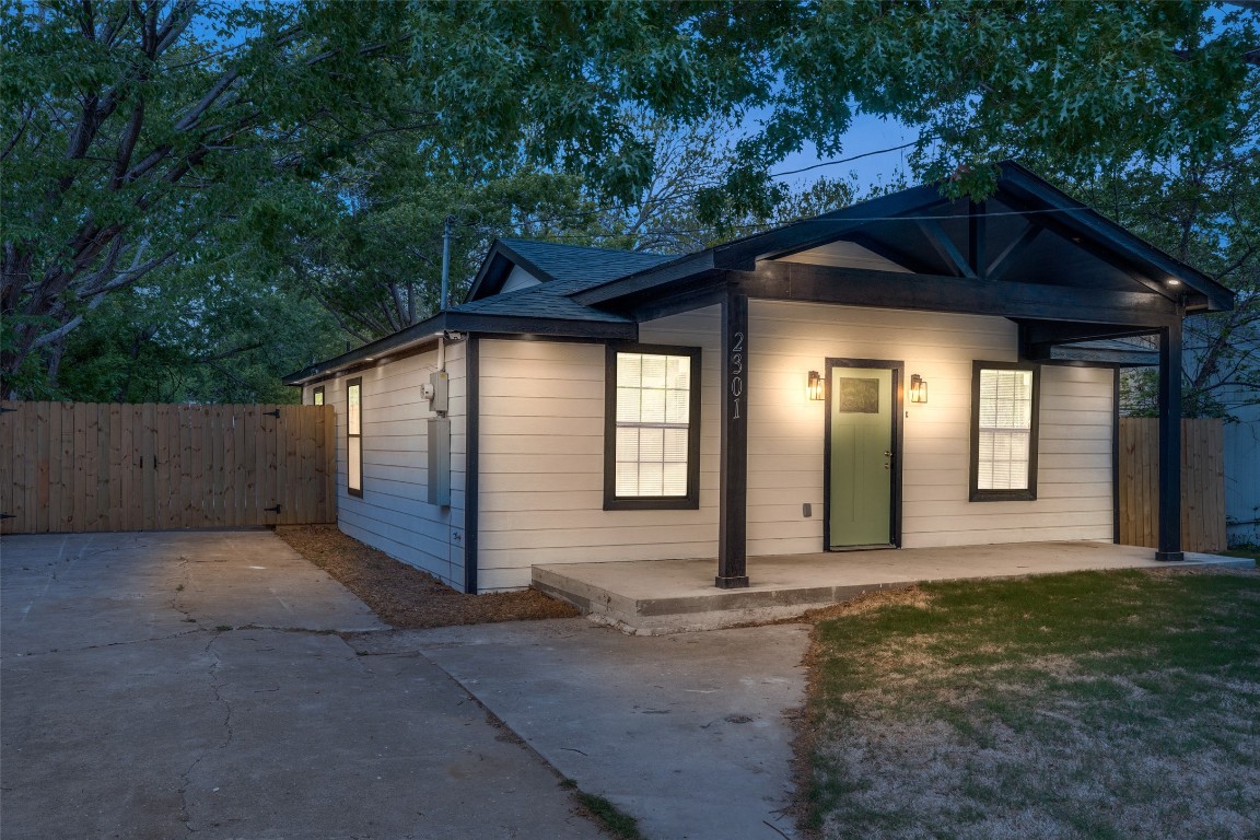2301 Varsity Drive Grand Prairie TX 75051