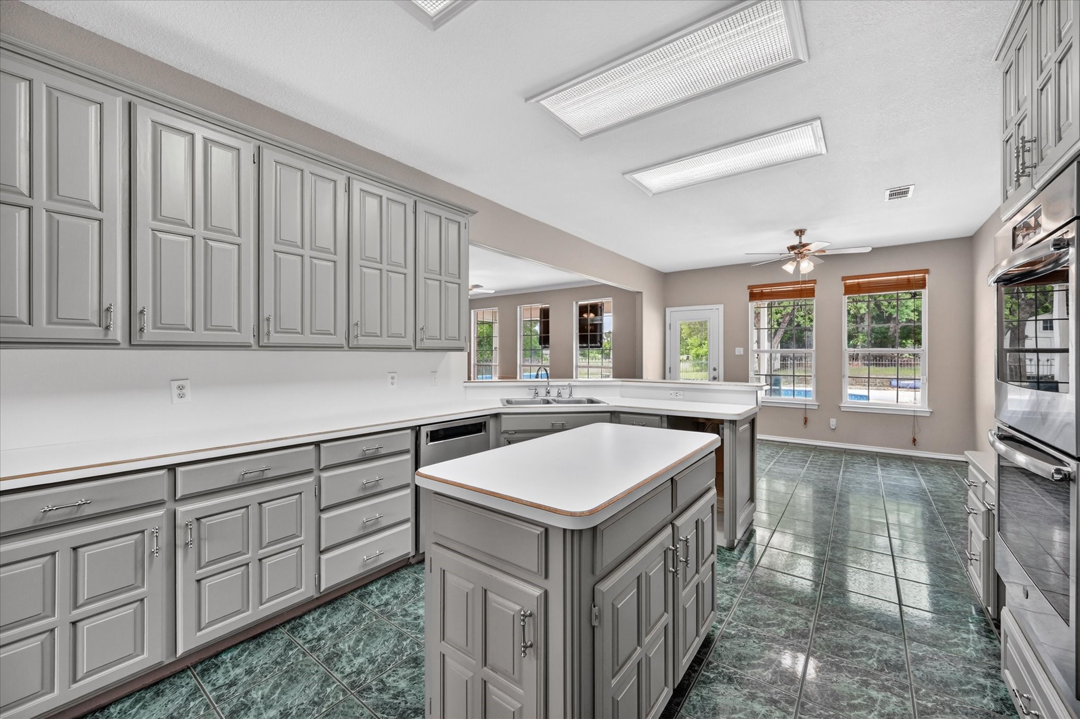 2212 Summit Drive Burleson TX 76028