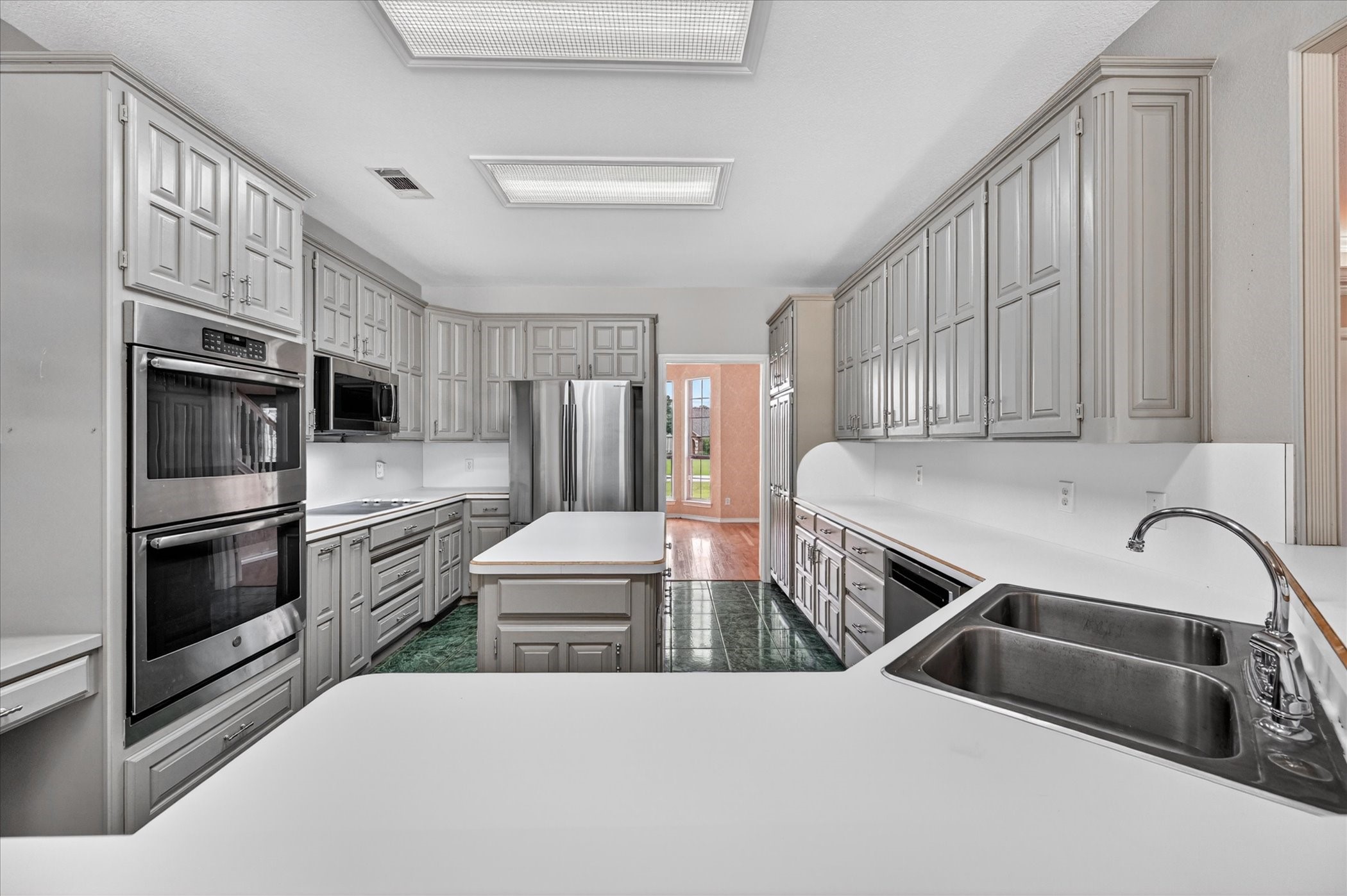 2212 Summit Drive Burleson TX 76028