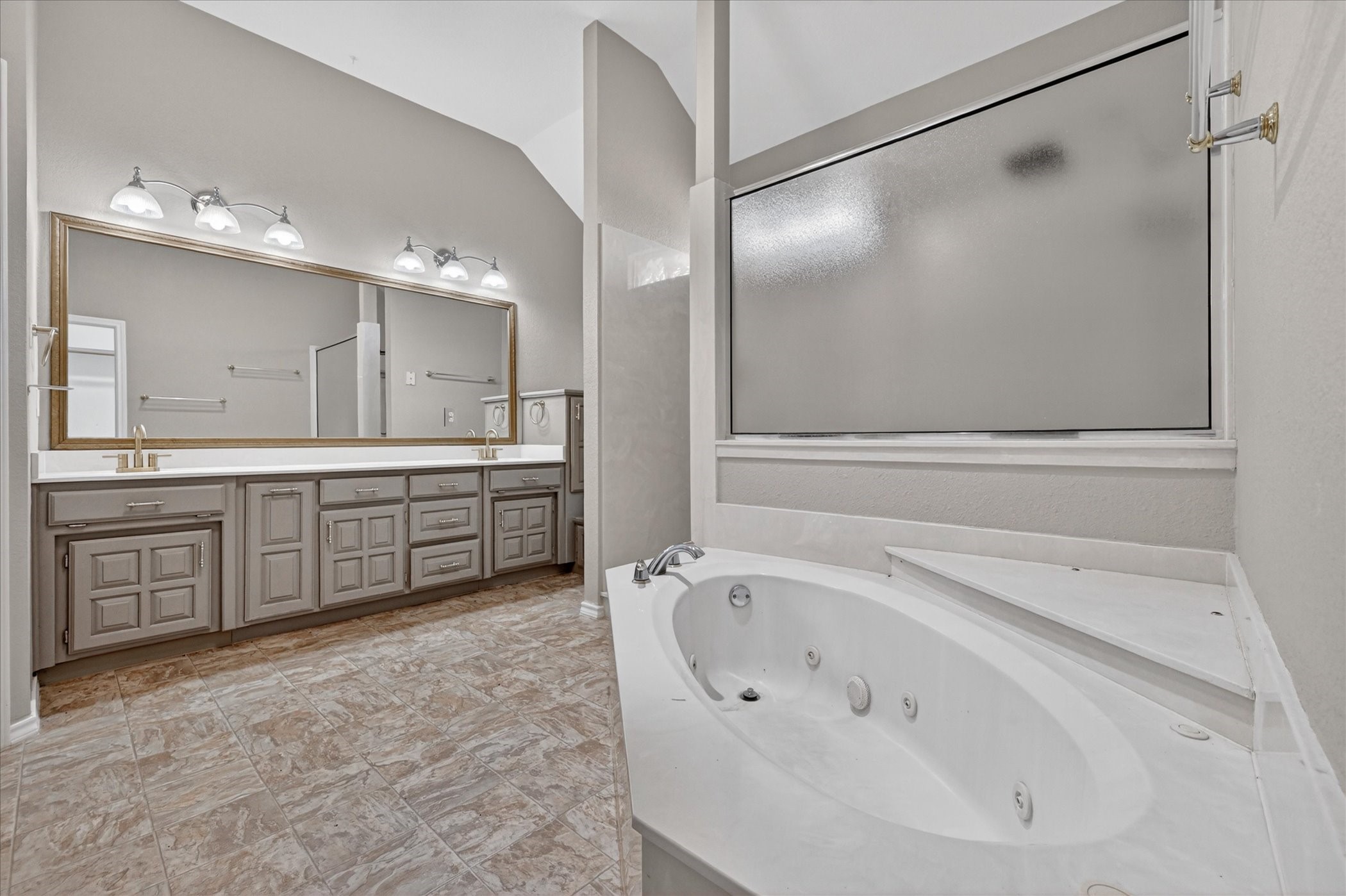2212 Summit Drive Burleson TX 76028