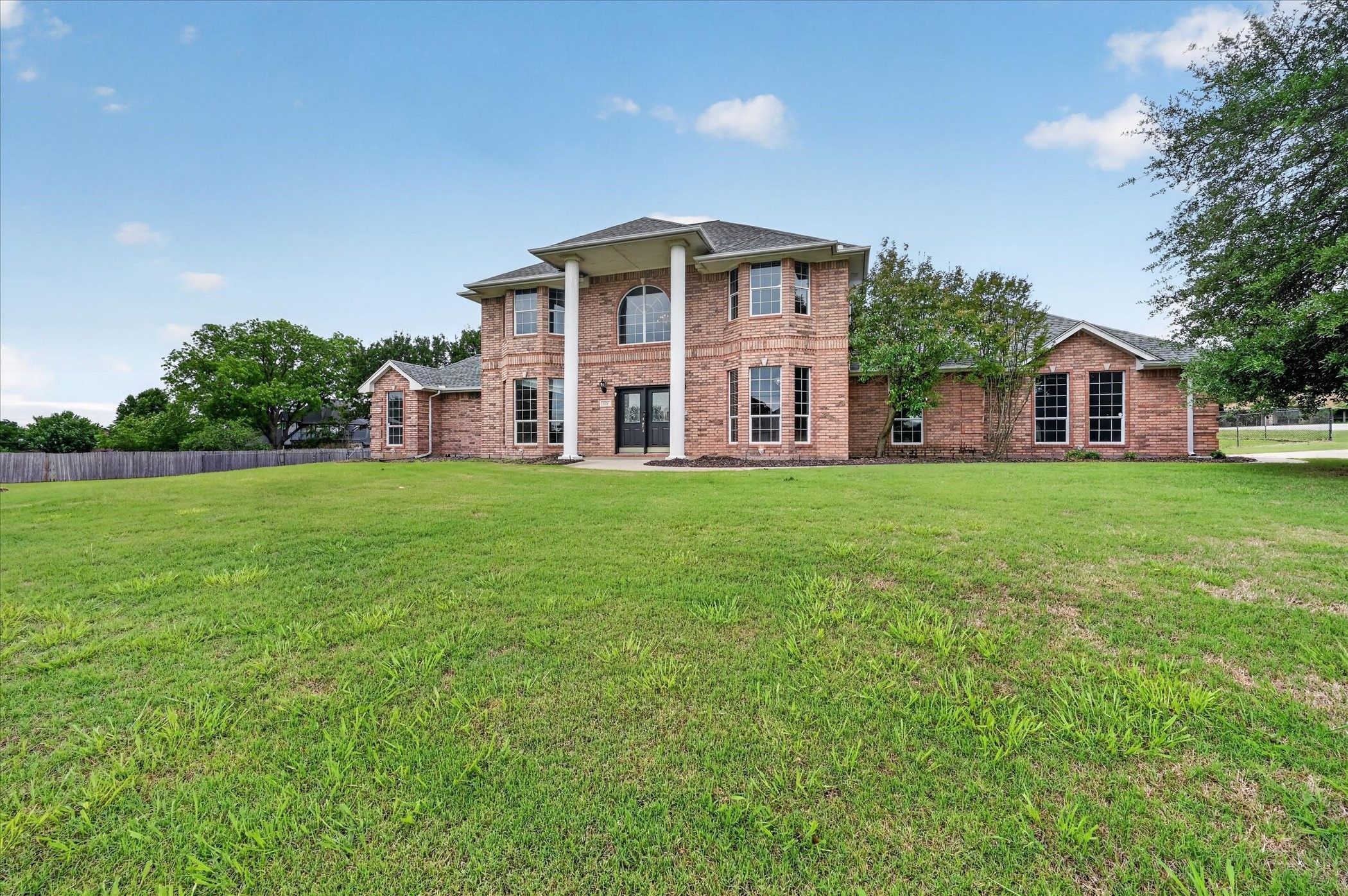 2212 Summit Drive Burleson TX 76028