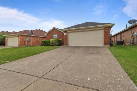 1027 Willowbrook Circle Grand Prairie TX 75052