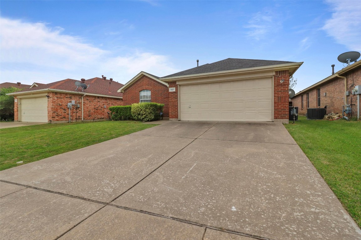 1027 Willowbrook Circle Grand Prairie TX 75052