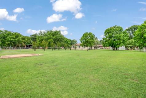 160 Morris Drive Blossom TX 75416