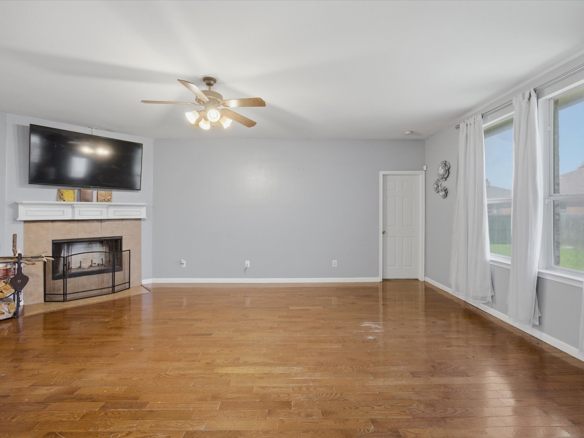 8221 Atherton Street Arlington TX 76002