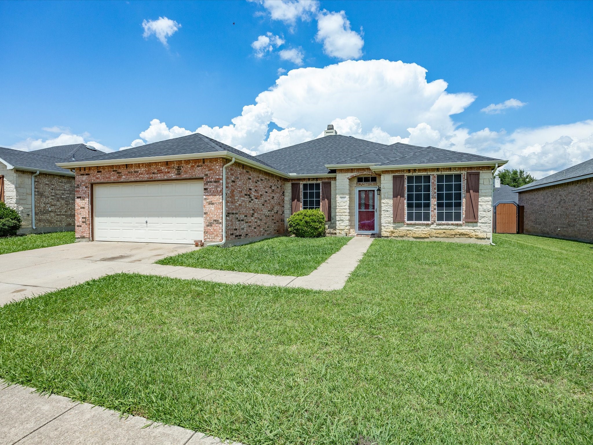 8221 Atherton Street Arlington TX 76002
