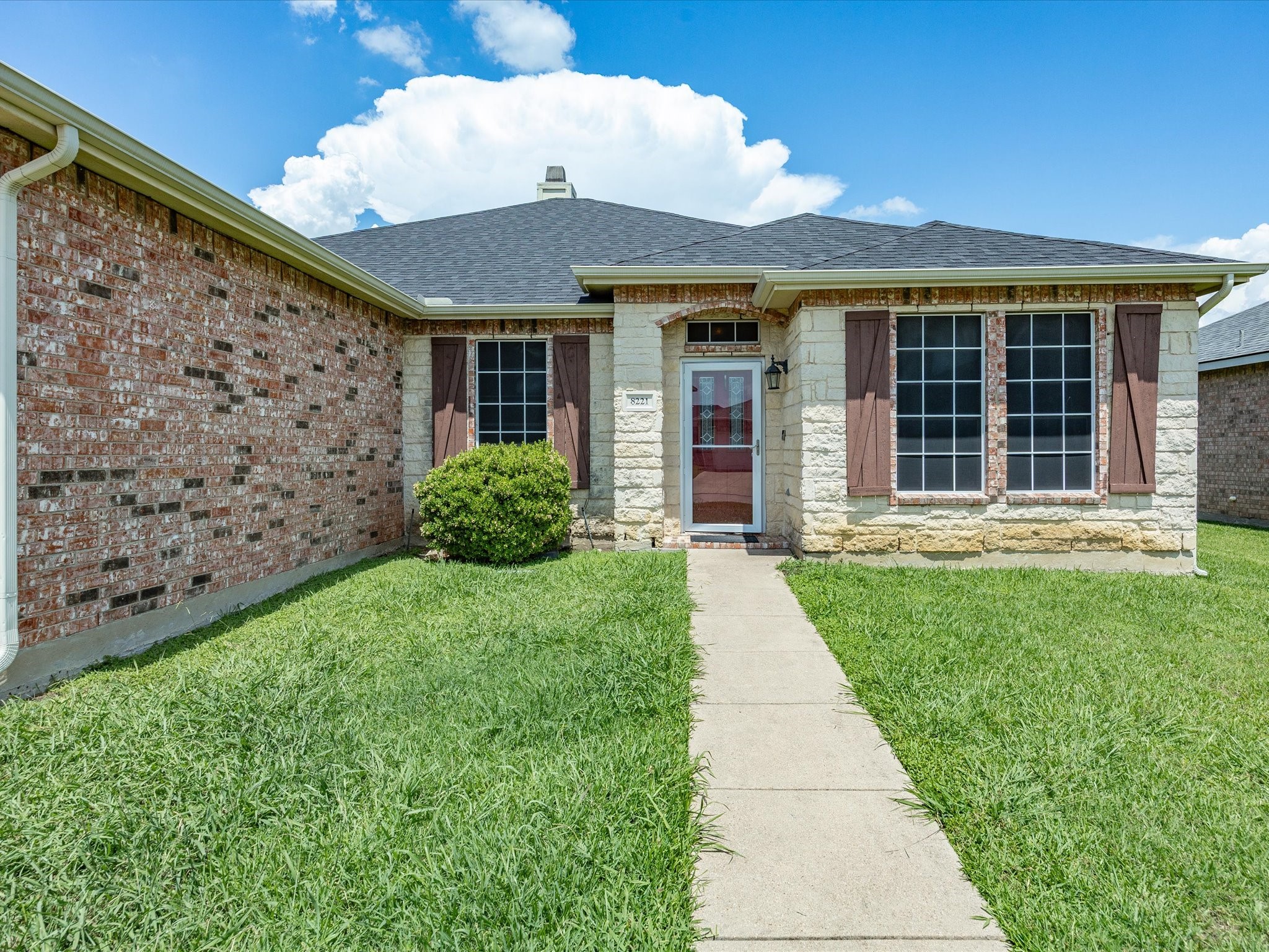 8221 Atherton Street Arlington TX 76002