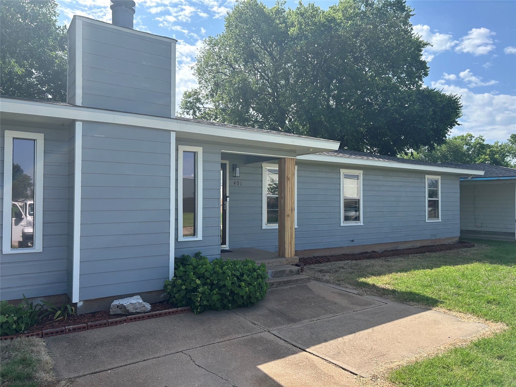 401 S Avenue H Olney TX 76374