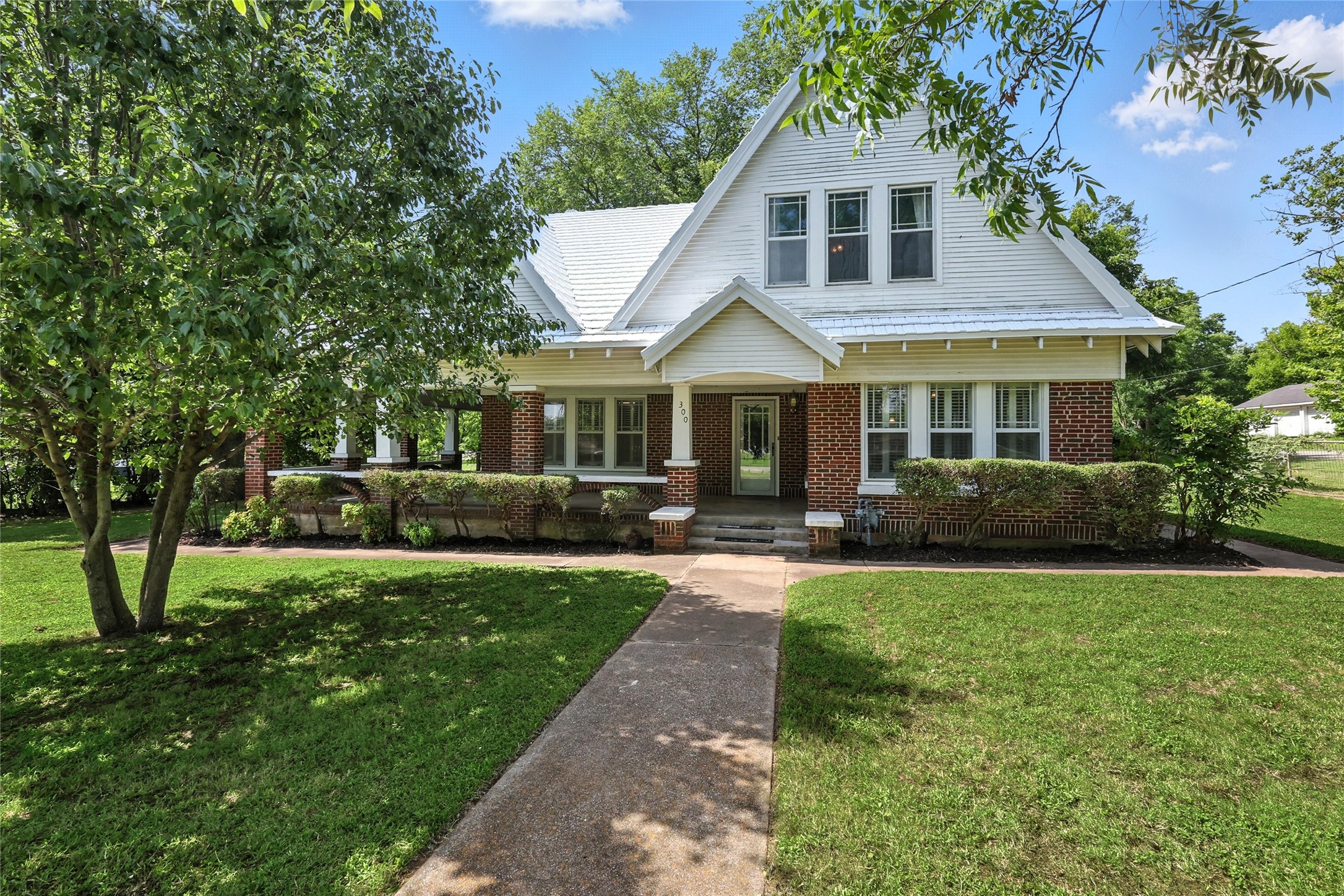 300 E 14th Street Joshua TX 76058