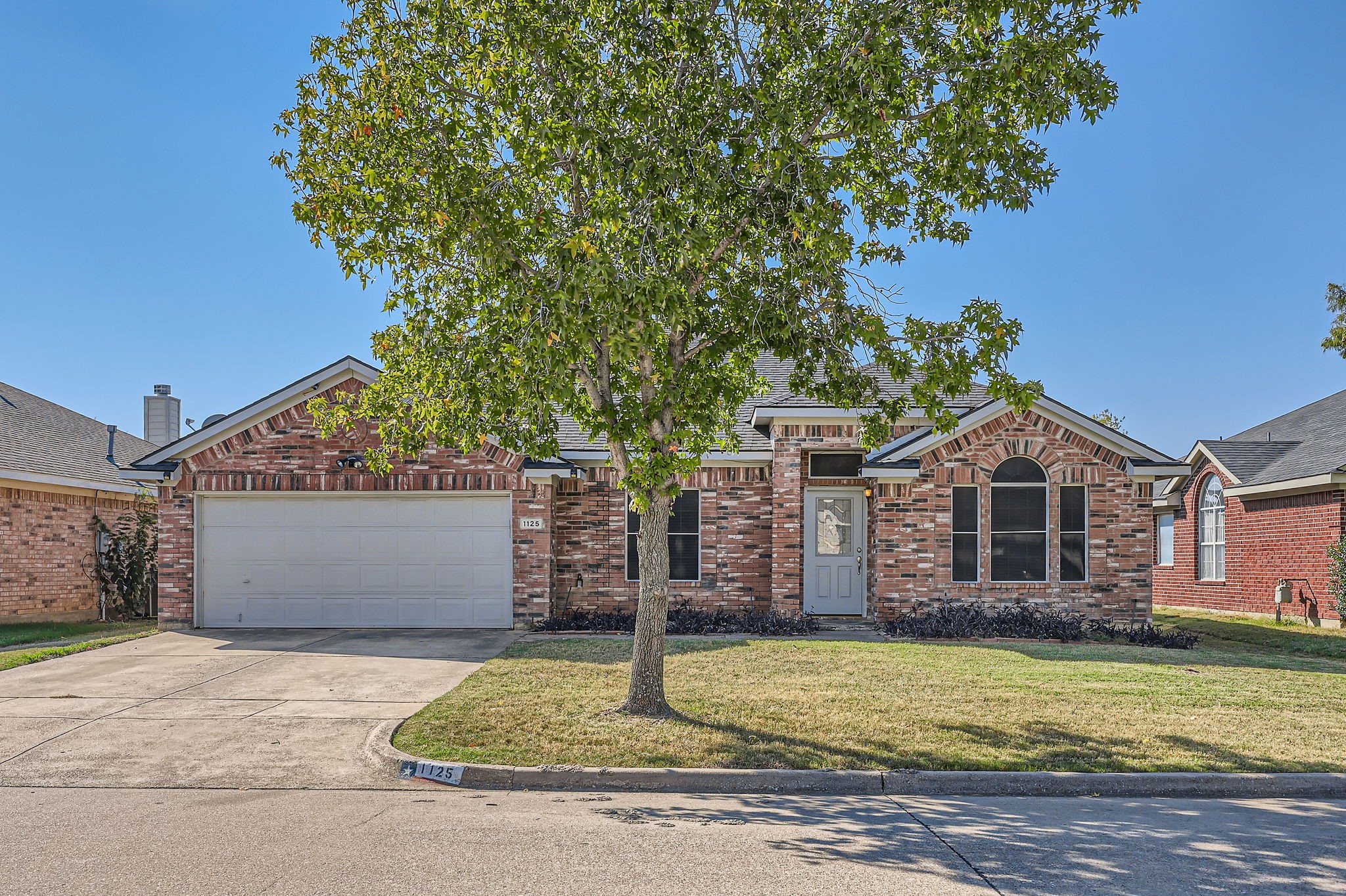 1125 Deer Valley Lane Arlington TX 76001
