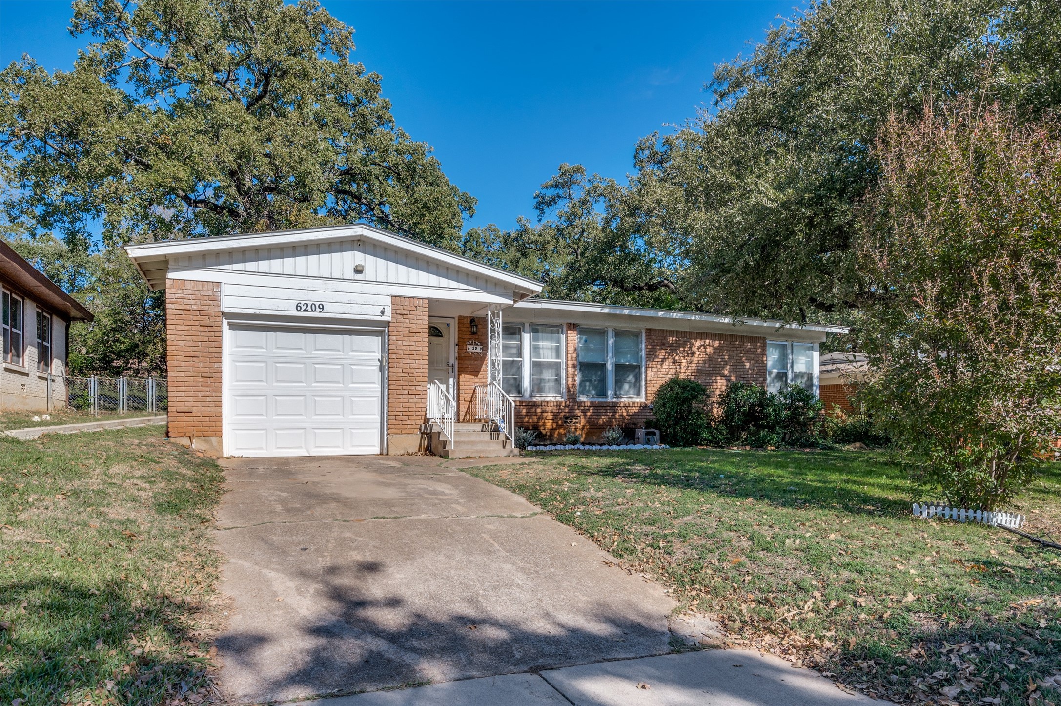 6209 Woodbine Drive Fort Worth TX 76112