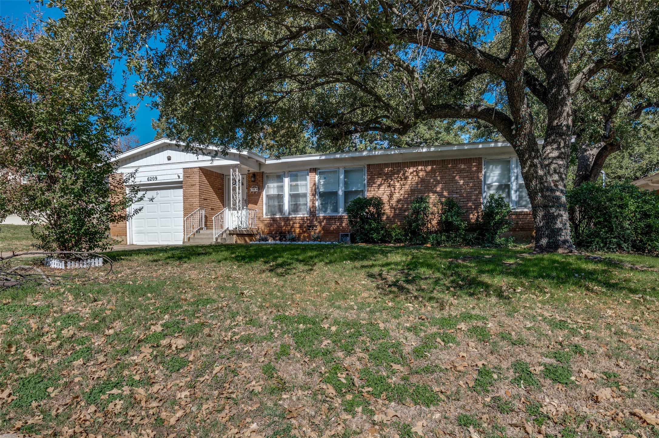 6209 Woodbine Drive Fort Worth TX 76112