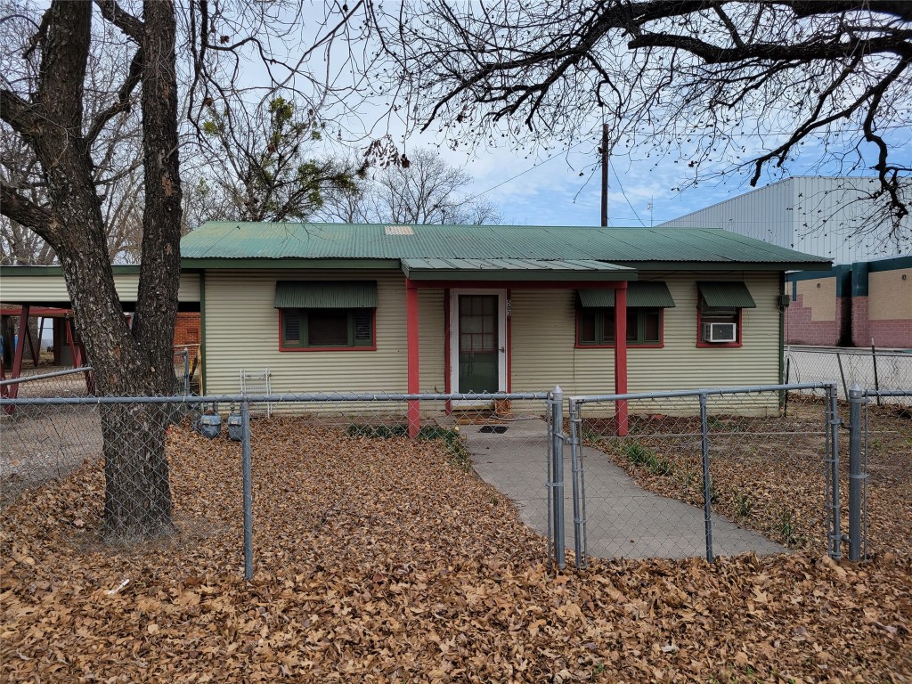 503 N 3rd Street Bangs TX 76823