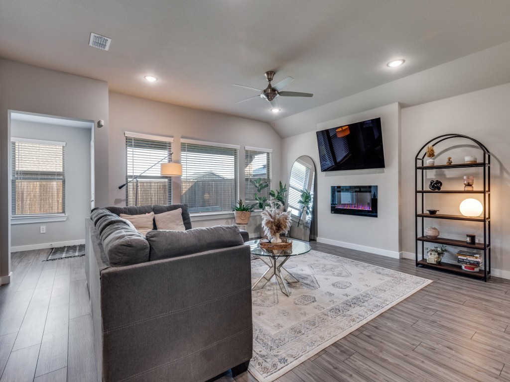 626 Congressional Avenue Red Oak TX 75154