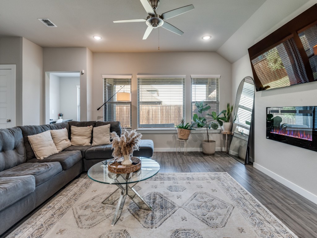 626 Congressional Avenue Red Oak TX 75154
