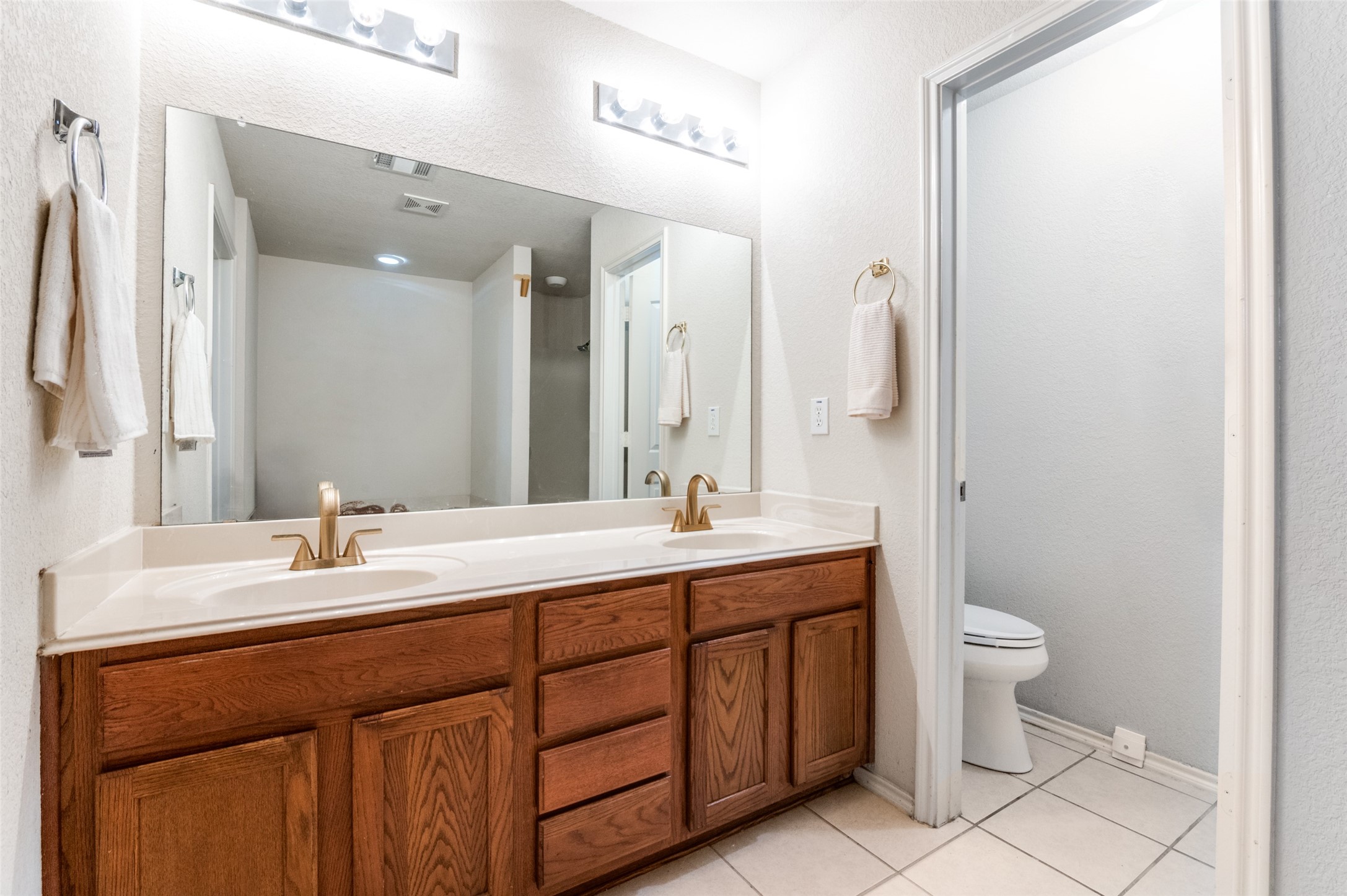 838 Smokey Oak Street Lancaster TX 75146