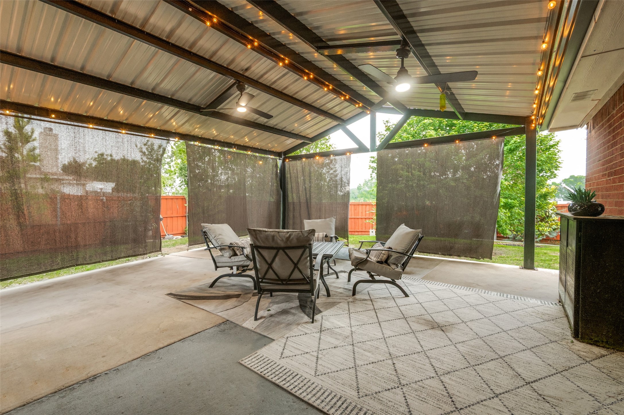 838 Smokey Oak Street Lancaster TX 75146