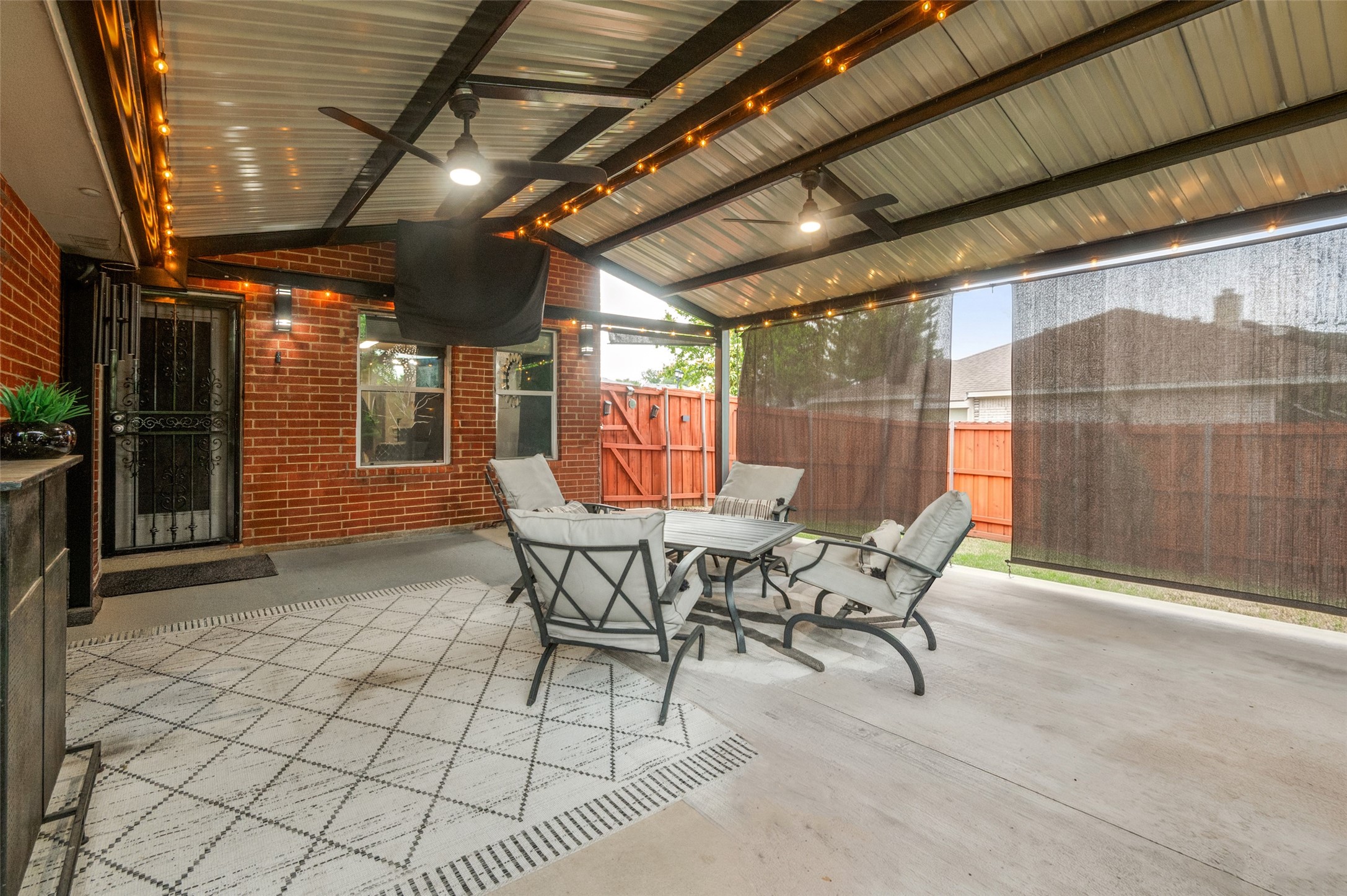 838 Smokey Oak Street Lancaster TX 75146