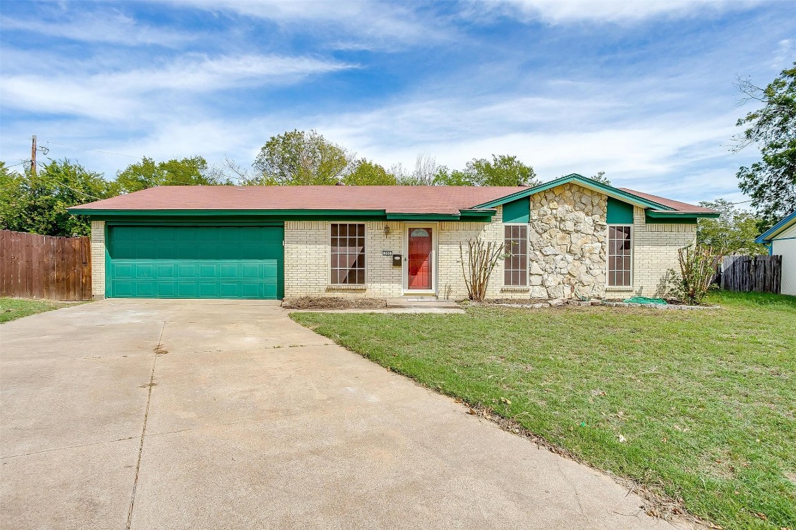 308 Candlelite Court Burleson TX 76028
