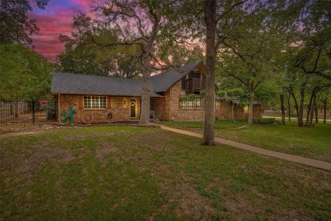 2060 Mary Ann Lane Burleson TX 76028