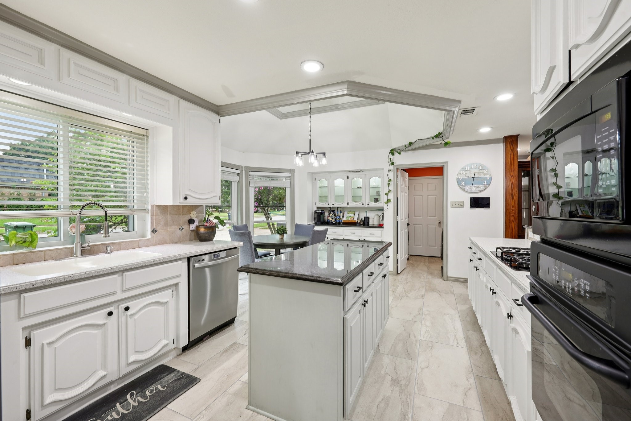 3710 Falcon Lake Drive Arlington TX 76016