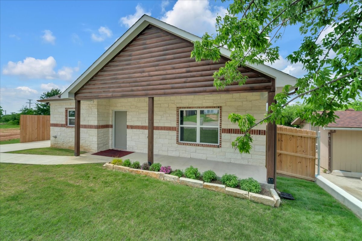 3105 N Pecan Street Fort Worth TX 76106