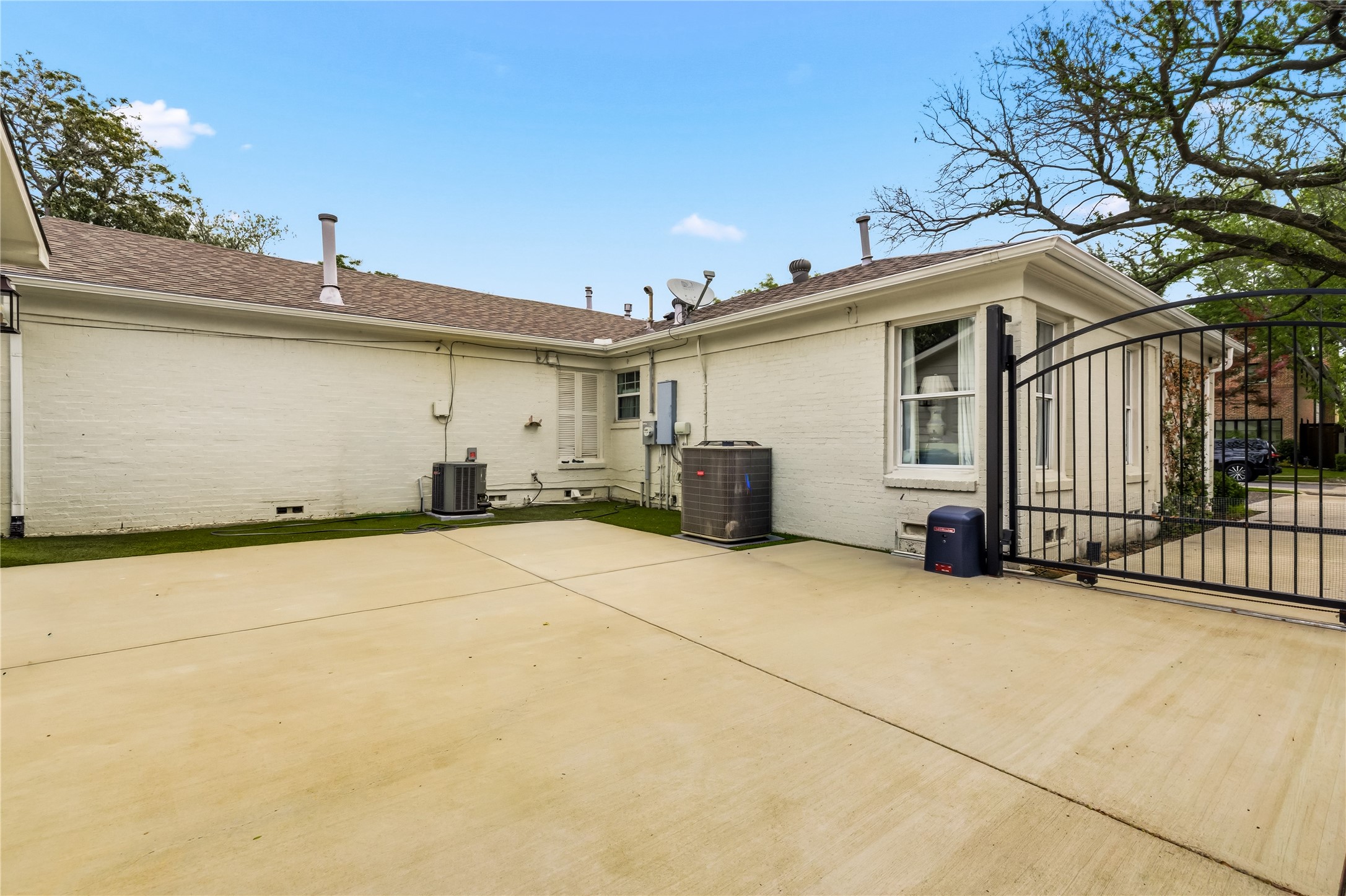 8115 Chadbourne Road Dallas TX 75209