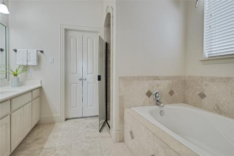 7701 Oak Creek Lane Denton TX 76208