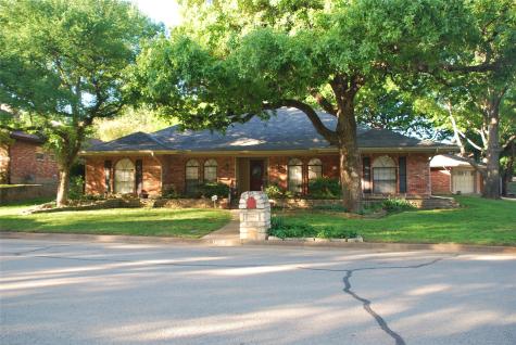1906 Waterwood Drive Arlington TX 76012