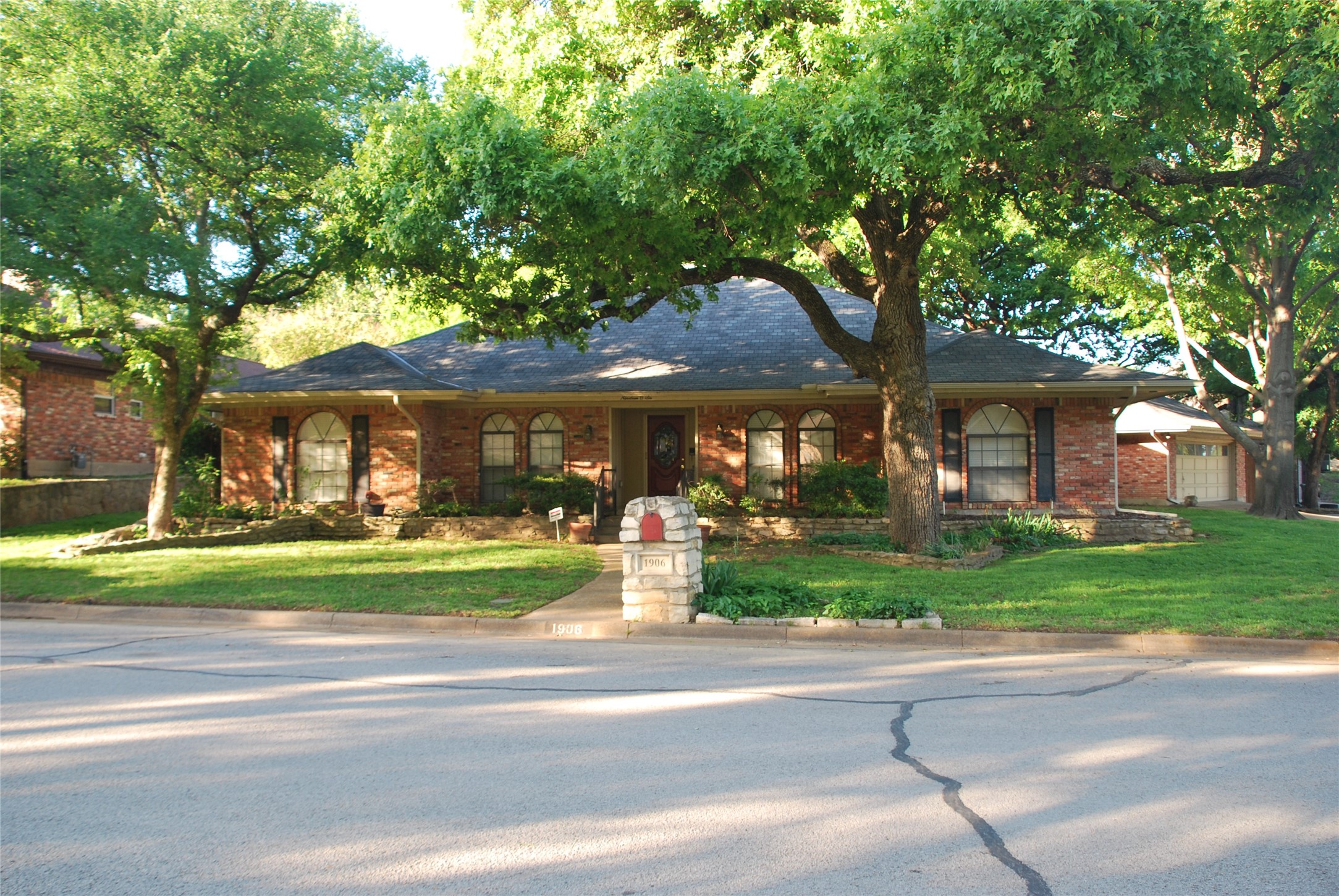 1906 Waterwood Drive Arlington TX 76012