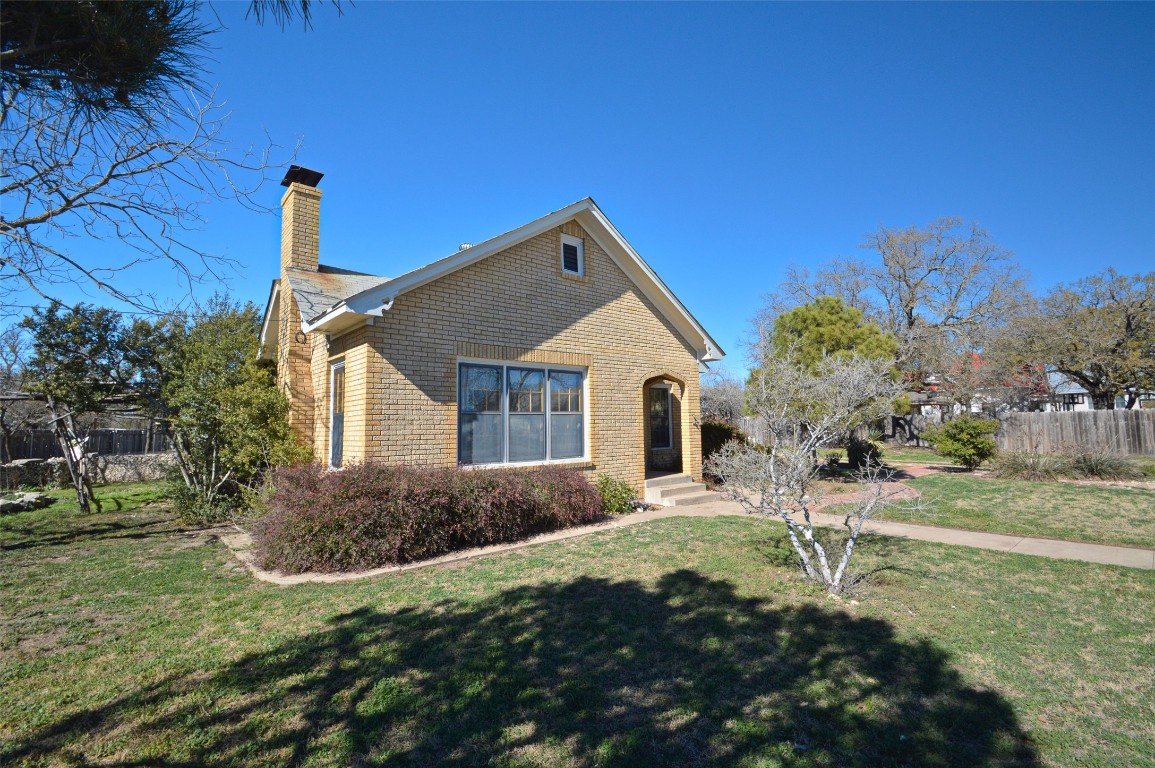 318 W Main Street Lometa TX 76853