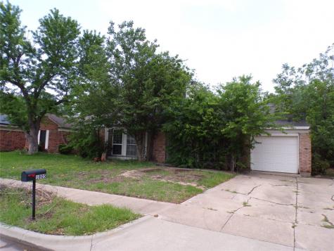 1805 Country Lane Arlington TX 76018