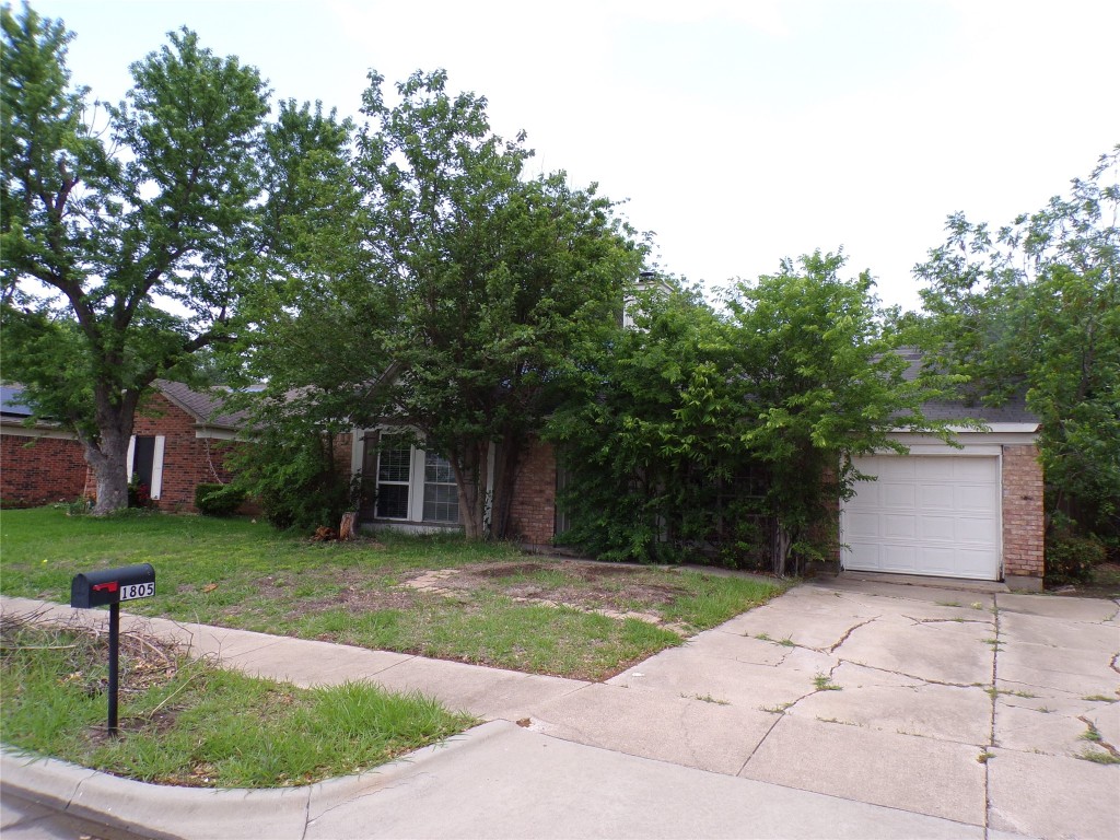 1805 Country Lane Arlington TX 76018