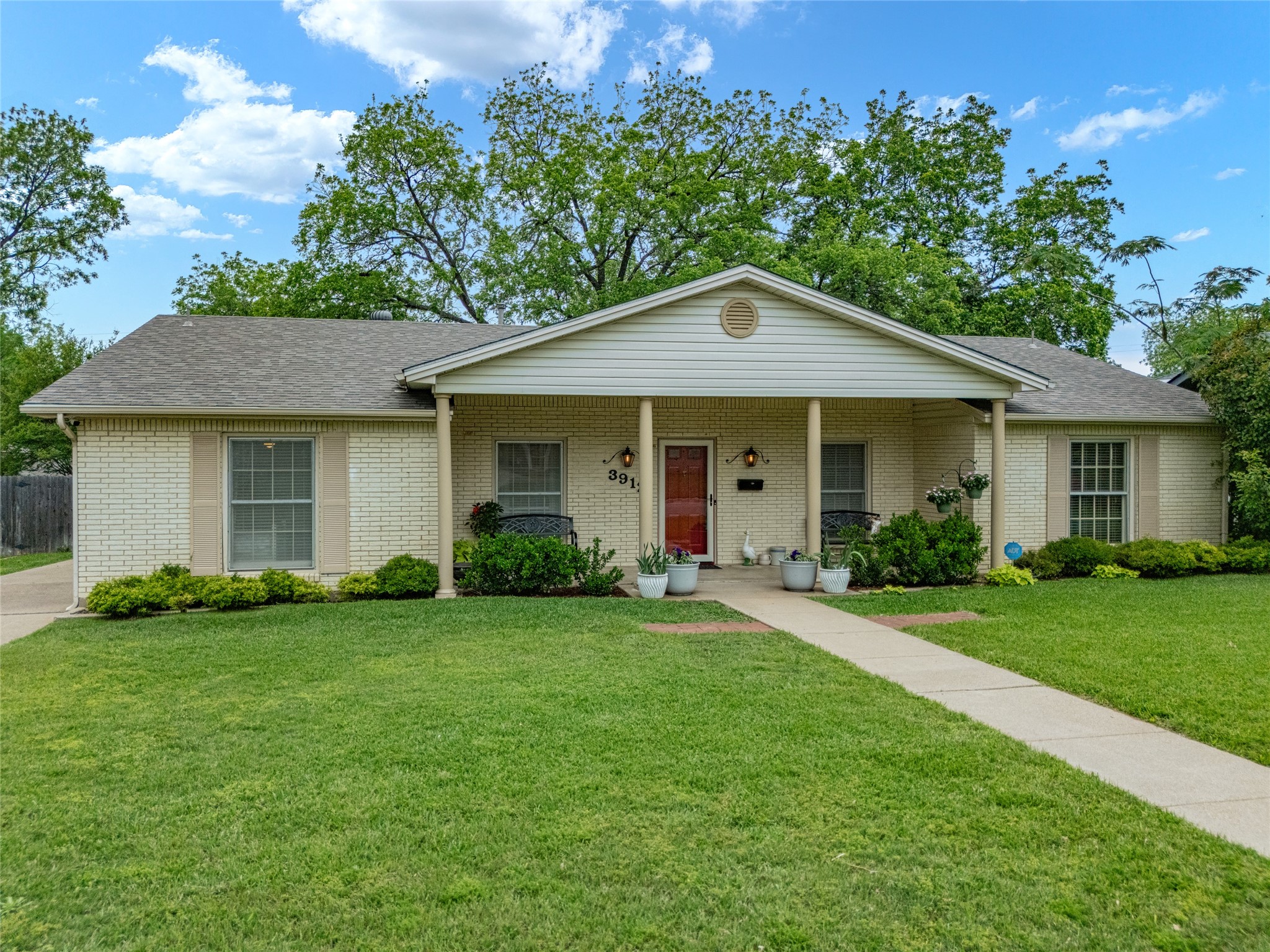 3912 Twilight Drive S Benbrook TX 76116