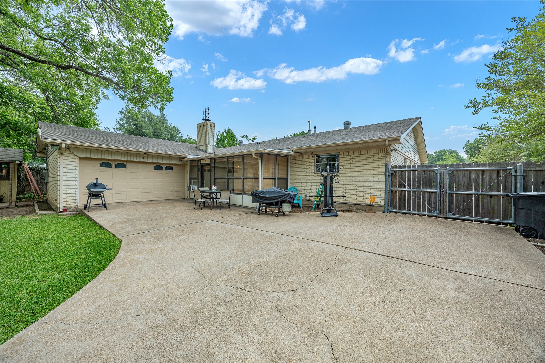 3912 Twilight Drive S Benbrook TX 76116