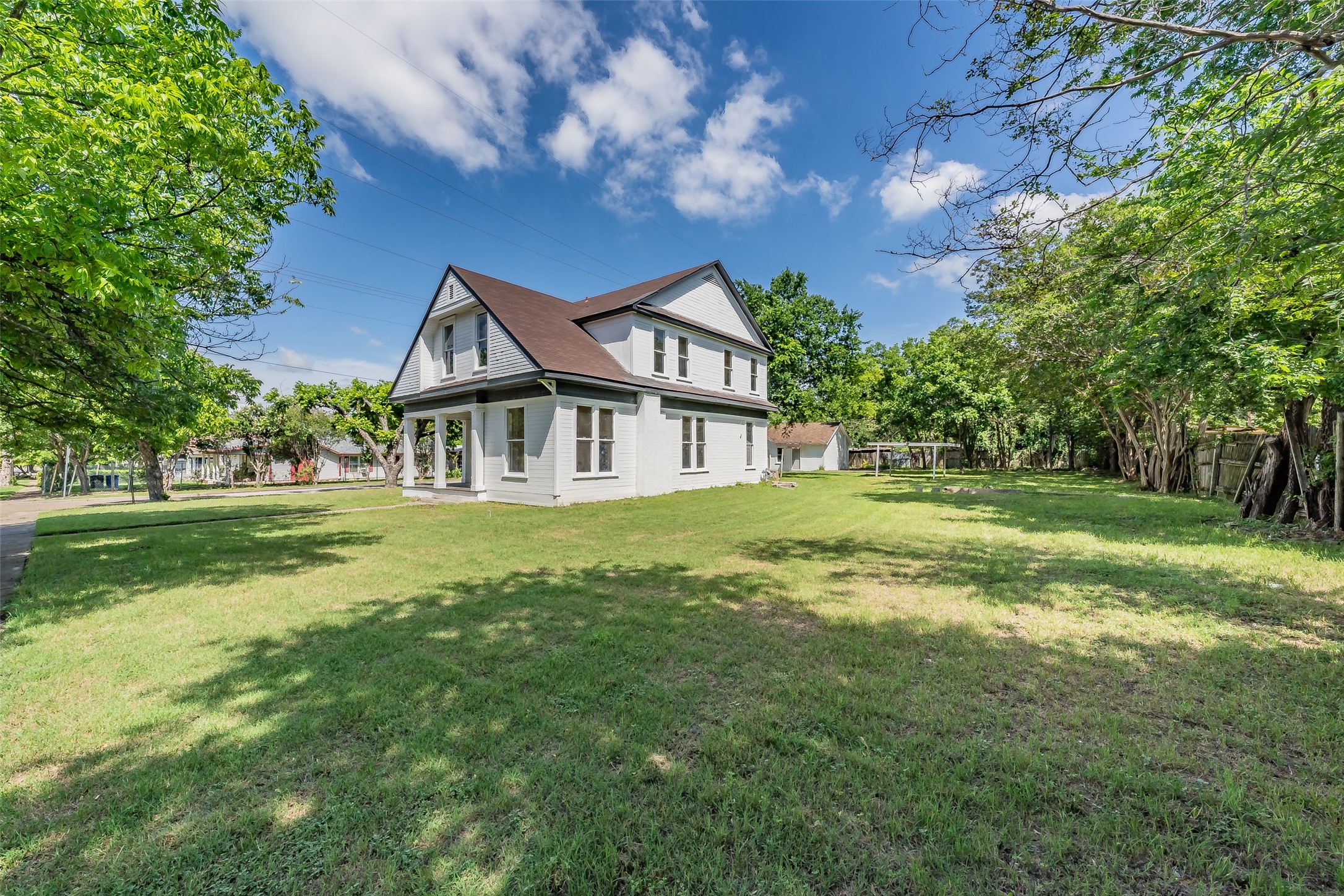 2700 Grim Avenue Waco TX 76707