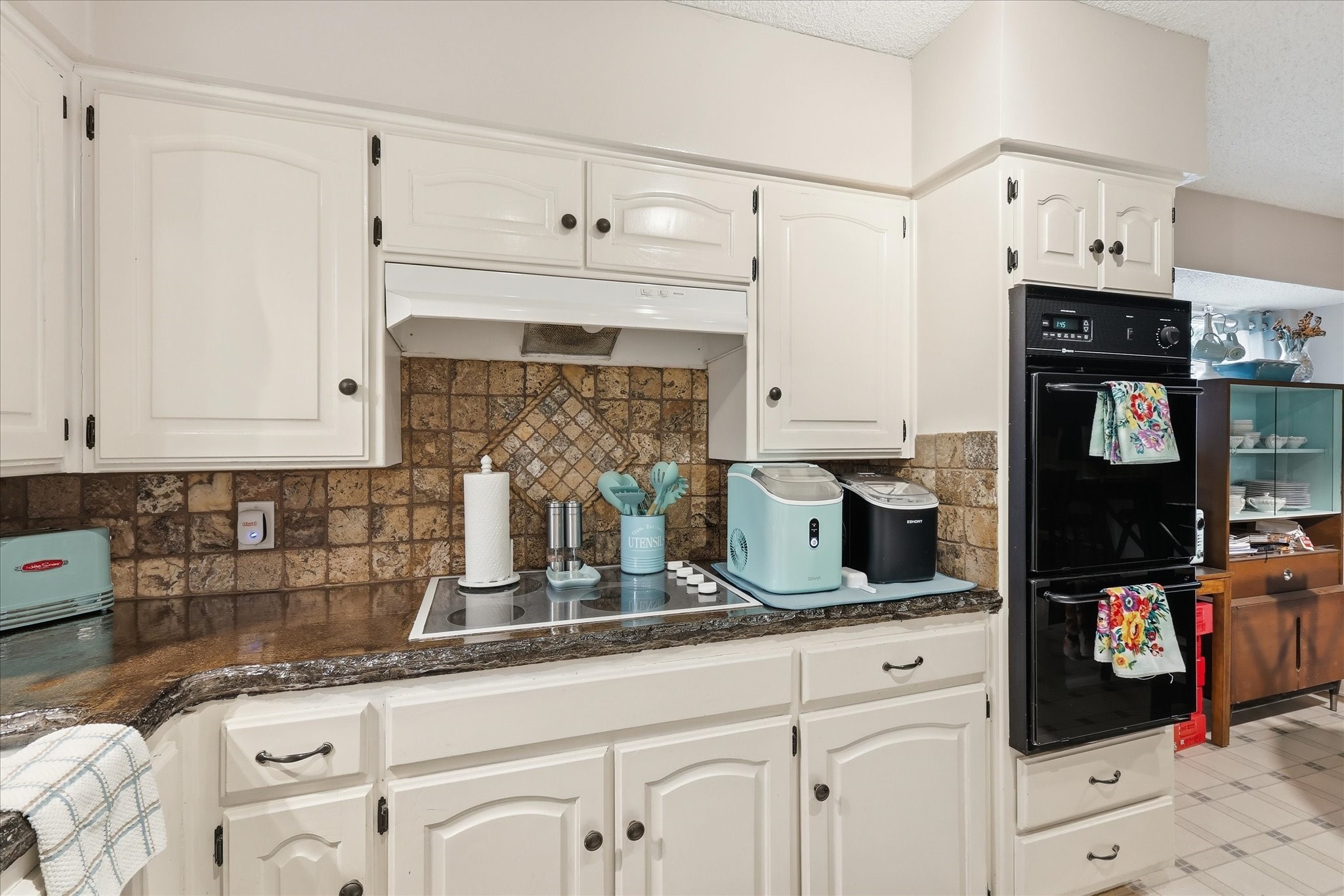 2604 Meadow Place Bedford TX 76021