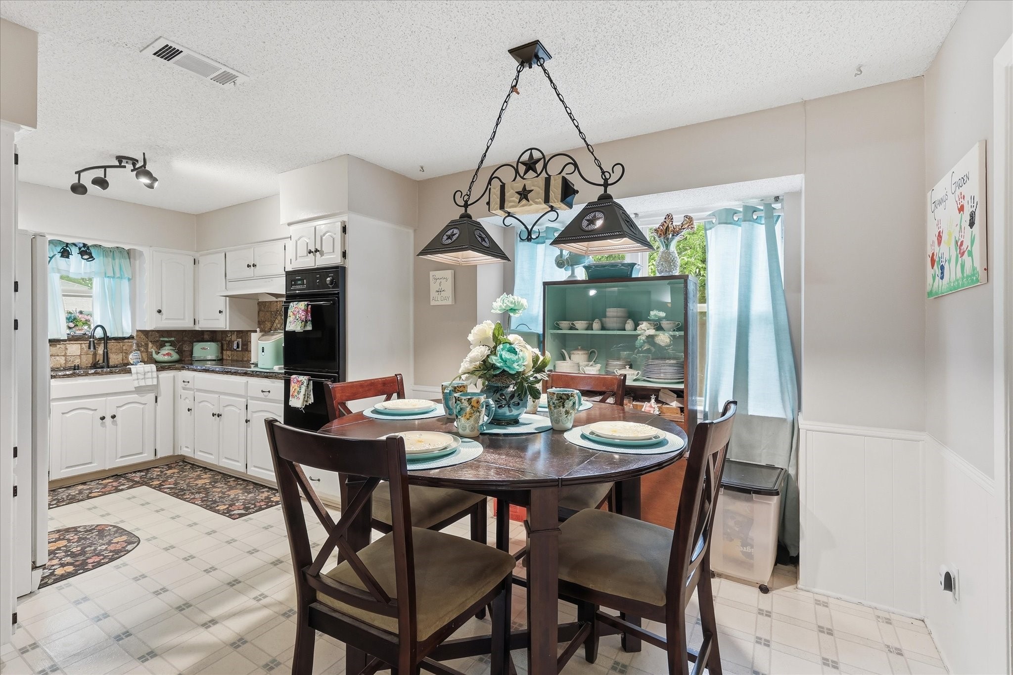 2604 Meadow Place Bedford TX 76021