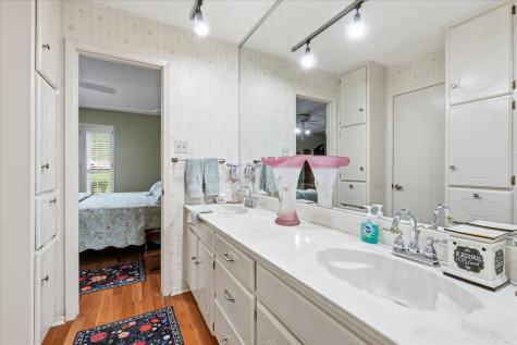 2604 Meadow Place Bedford TX 76021