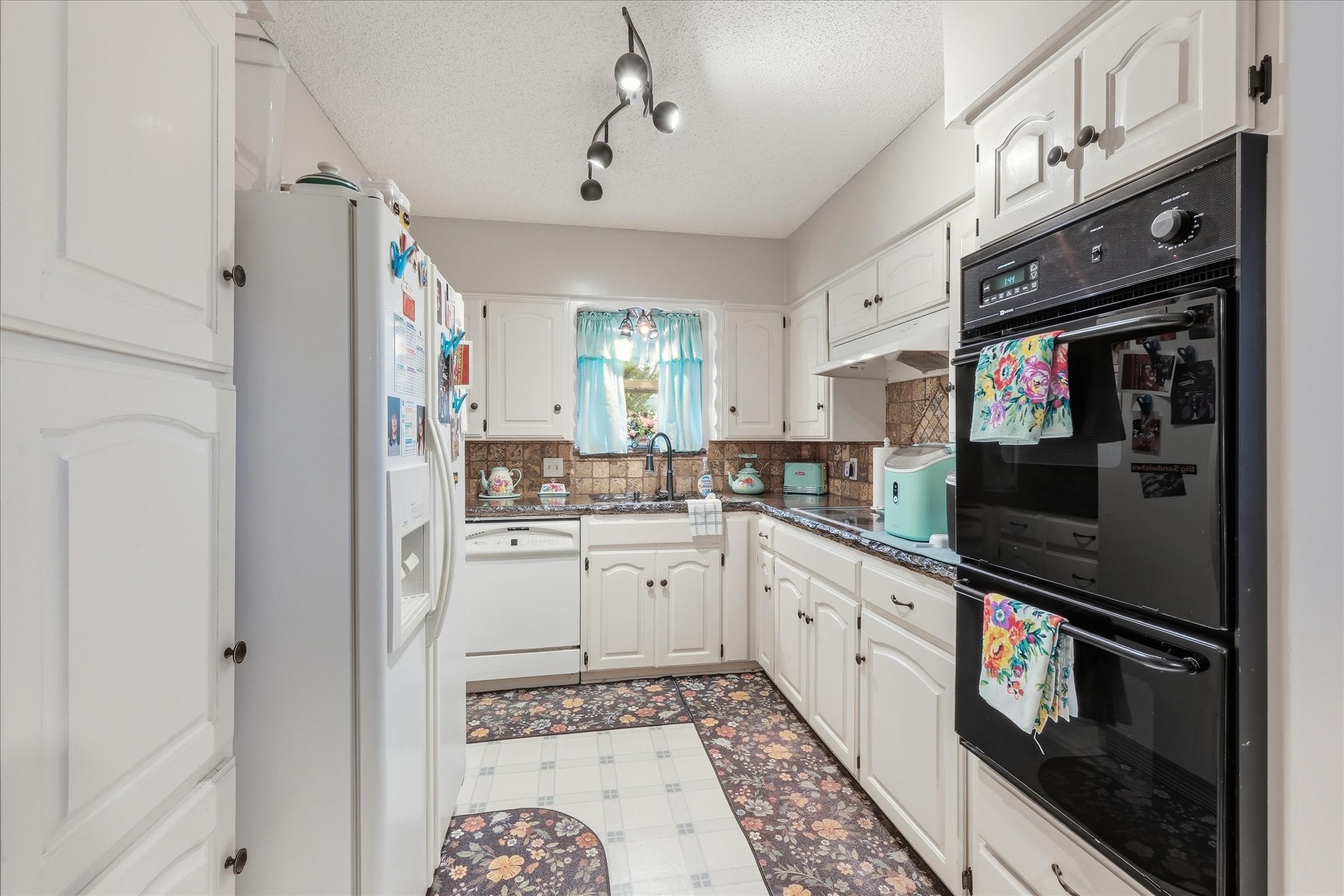 2604 Meadow Place Bedford TX 76021