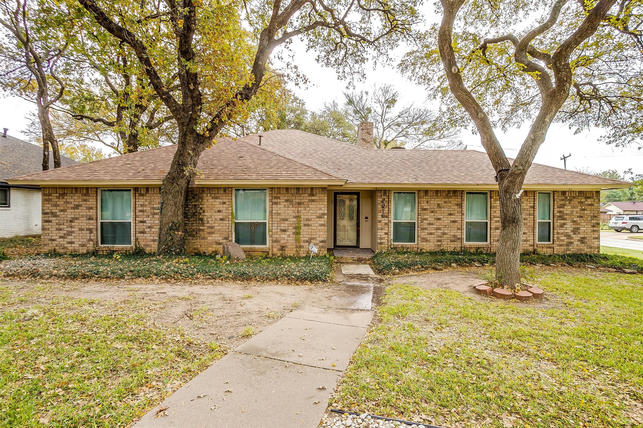 2016 Turf Club Drive Arlington TX 76017