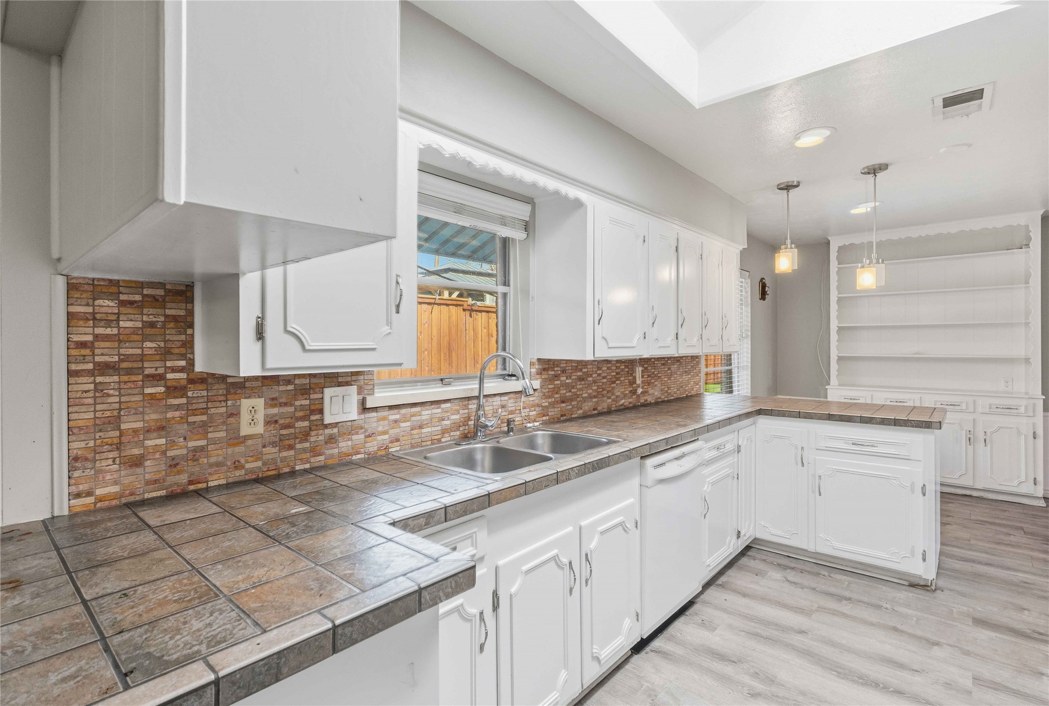1422 Glenwick Lane Irving TX 75060