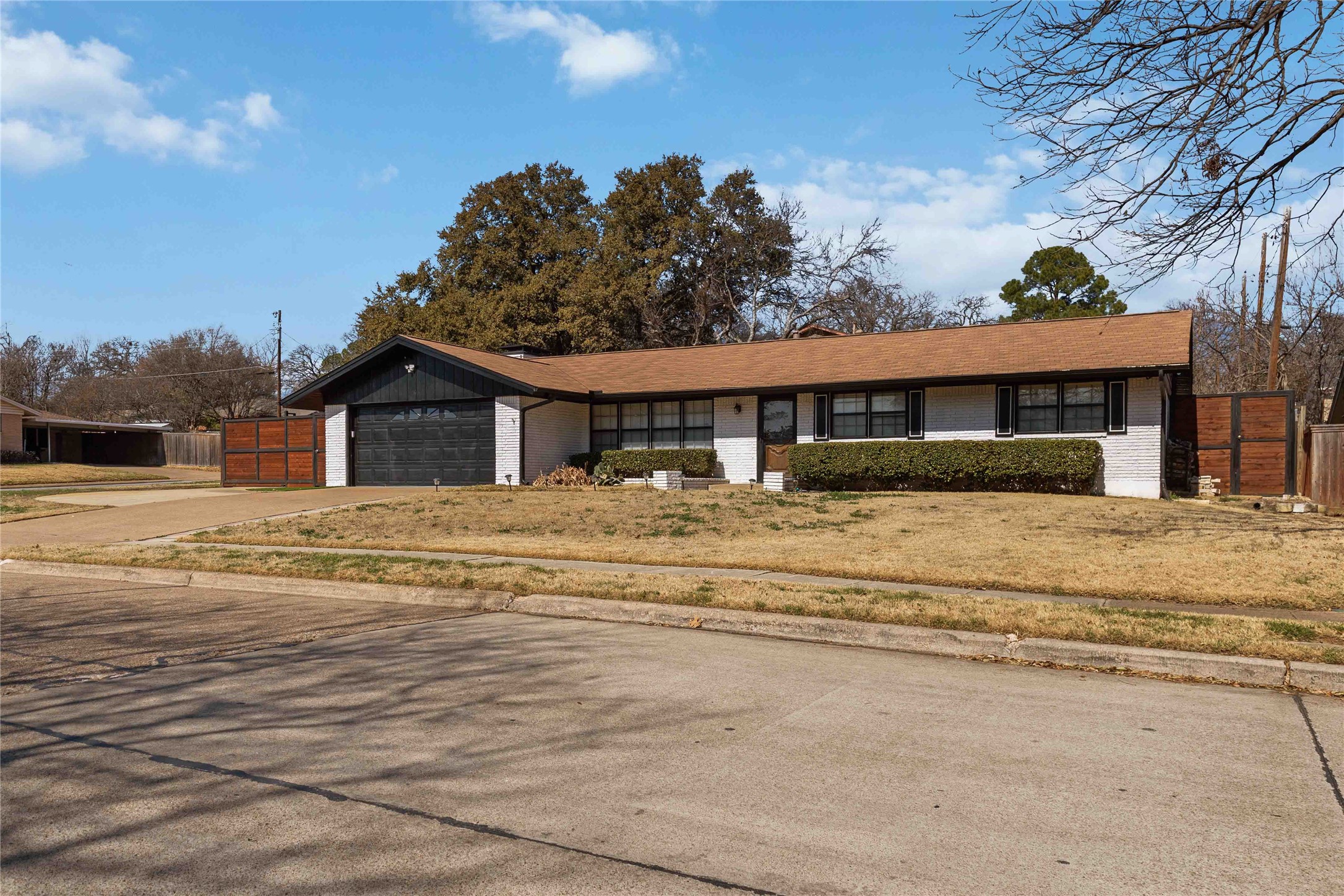 1422 Glenwick Lane Irving TX 75060