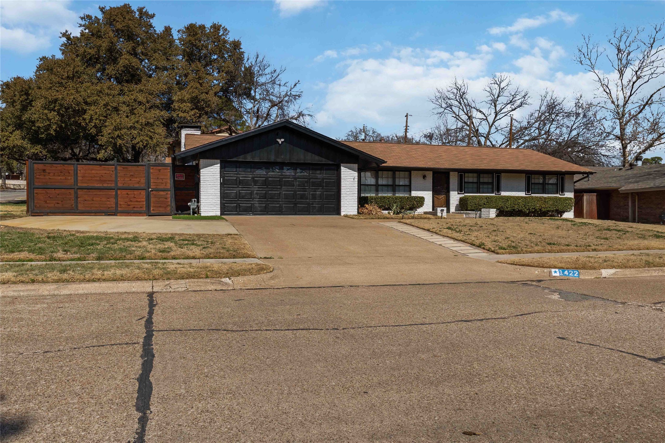 1422 Glenwick Lane Irving TX 75060