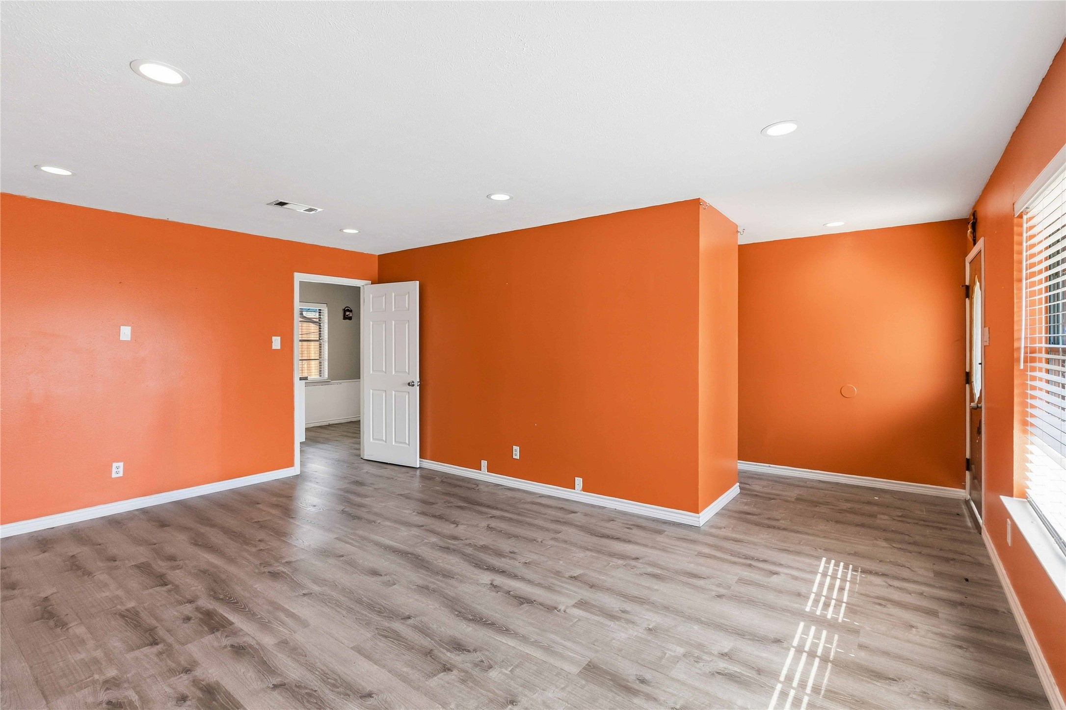1422 Glenwick Lane Irving TX 75060