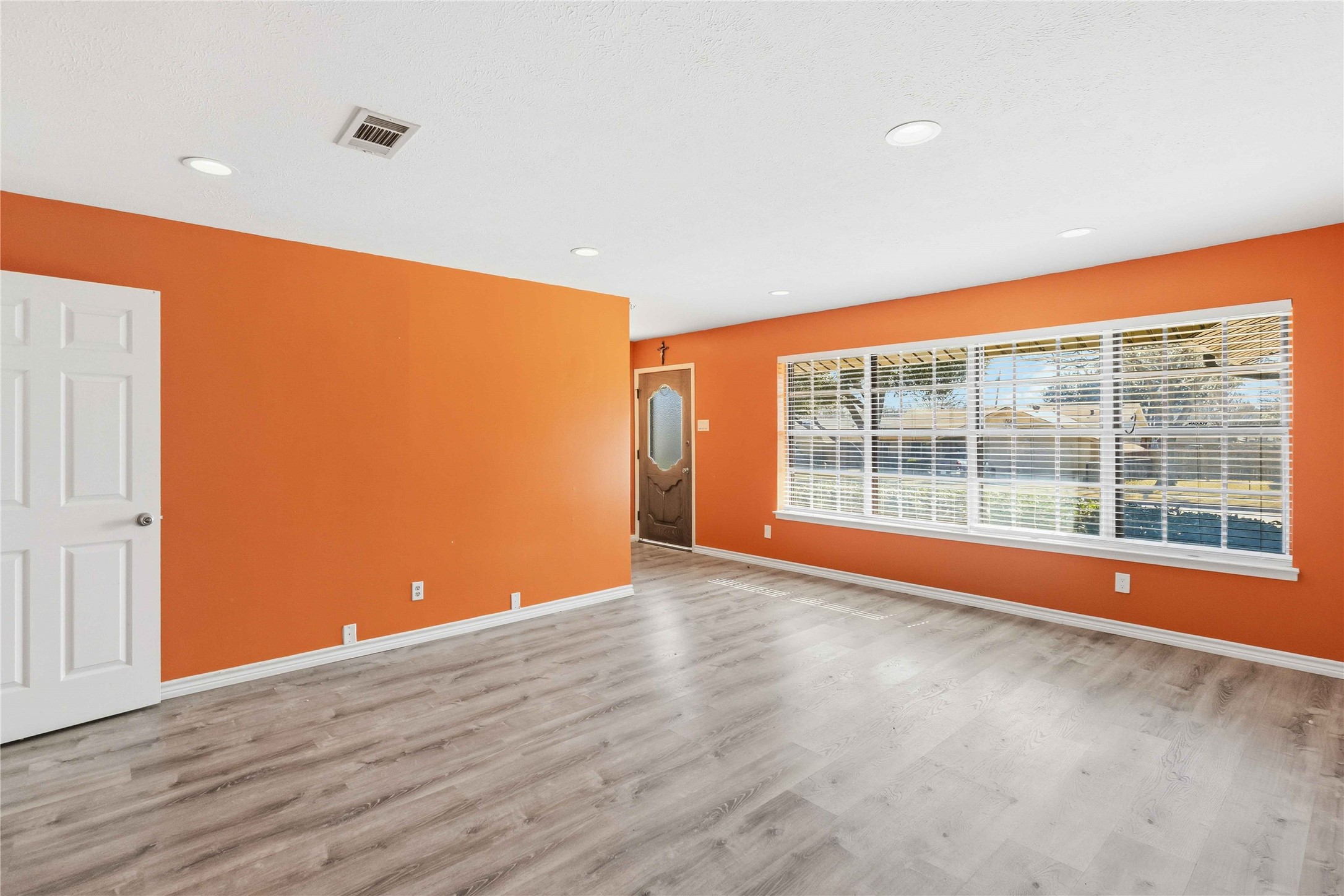 1422 Glenwick Lane Irving TX 75060