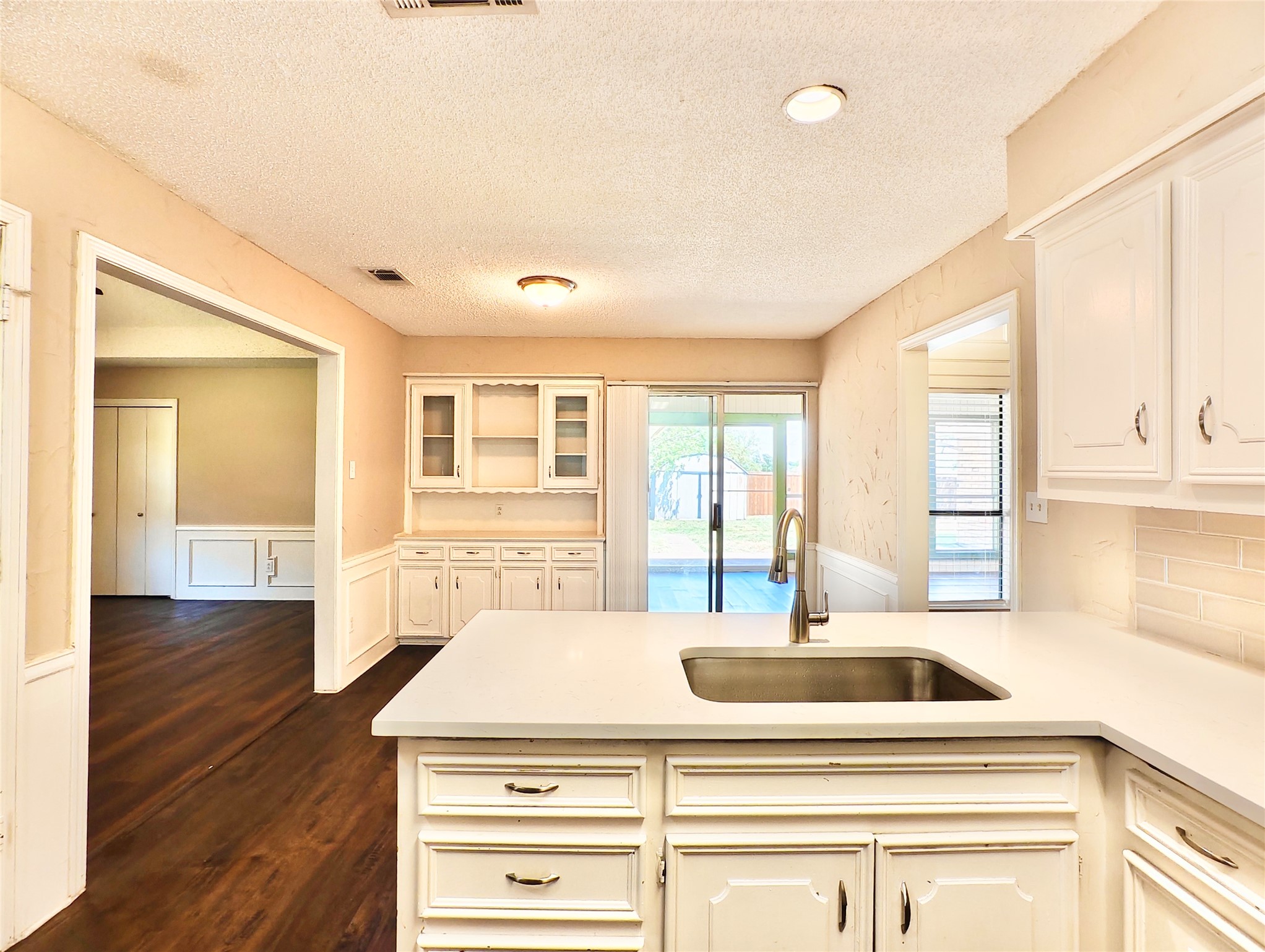 2103 Marin Carrollton TX 75006