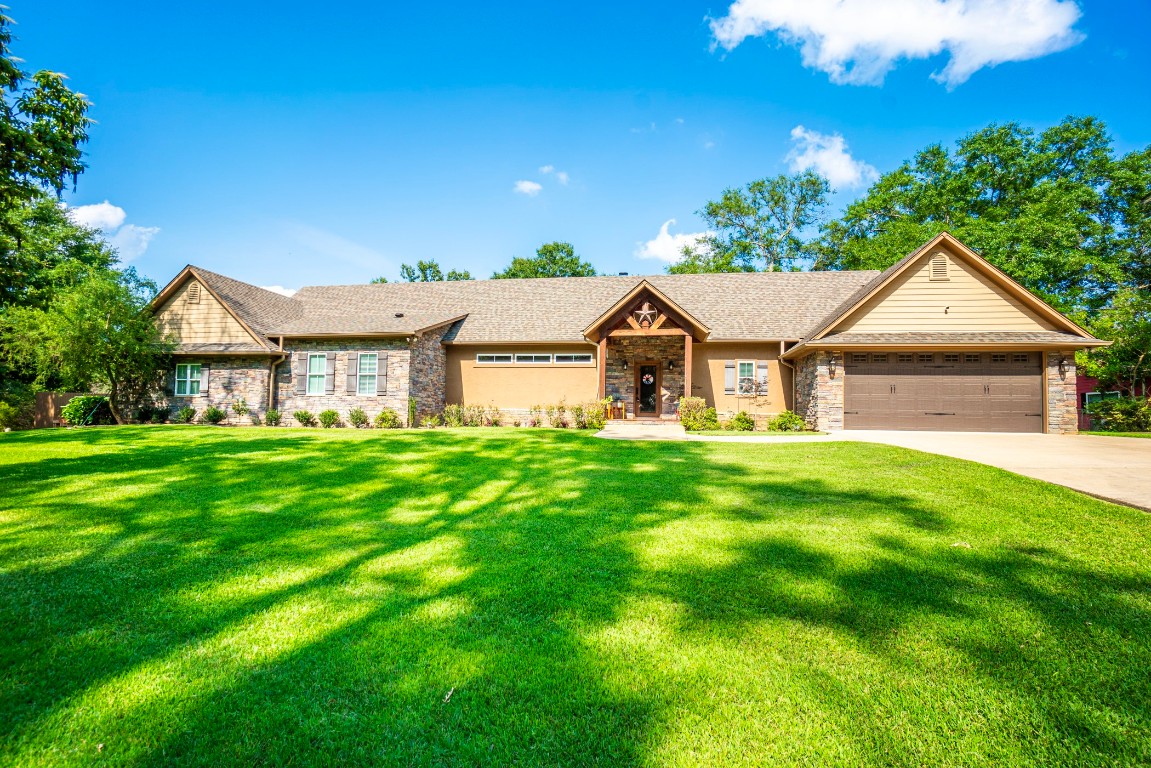 2124 W Lake Drive Gladewater TX 75647